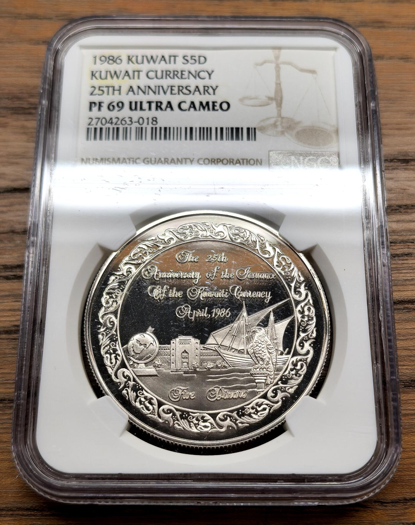 凡希社世界钱币微拍第三百十三期 1986科威特央行成立25周年5第纳尔大银精铸NGC-PF69UC，稀见品种，顶级品。