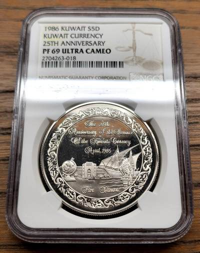 凡希社世界钱币微拍第三百十三期 - 1986科威特央行成立25周年5第纳尔大银精铸NGC-PF69UC，稀见品种，顶级品。