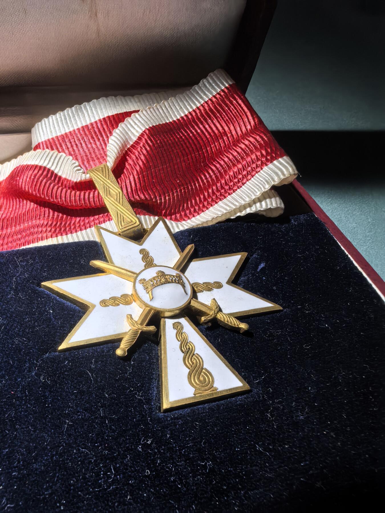 盛世勋华——号角文化勋章邮票专场拍卖第286期 克罗地亚独立国一级兹沃尼米尔国王皇冠勋章 军事版