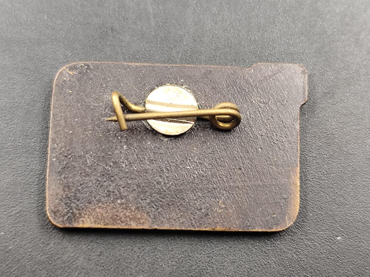 10月底 冲业绩 来一波精品证章场子 苏联1985年第一届全苏斯达汉诺夫式能源工作者会员50周年纪念章