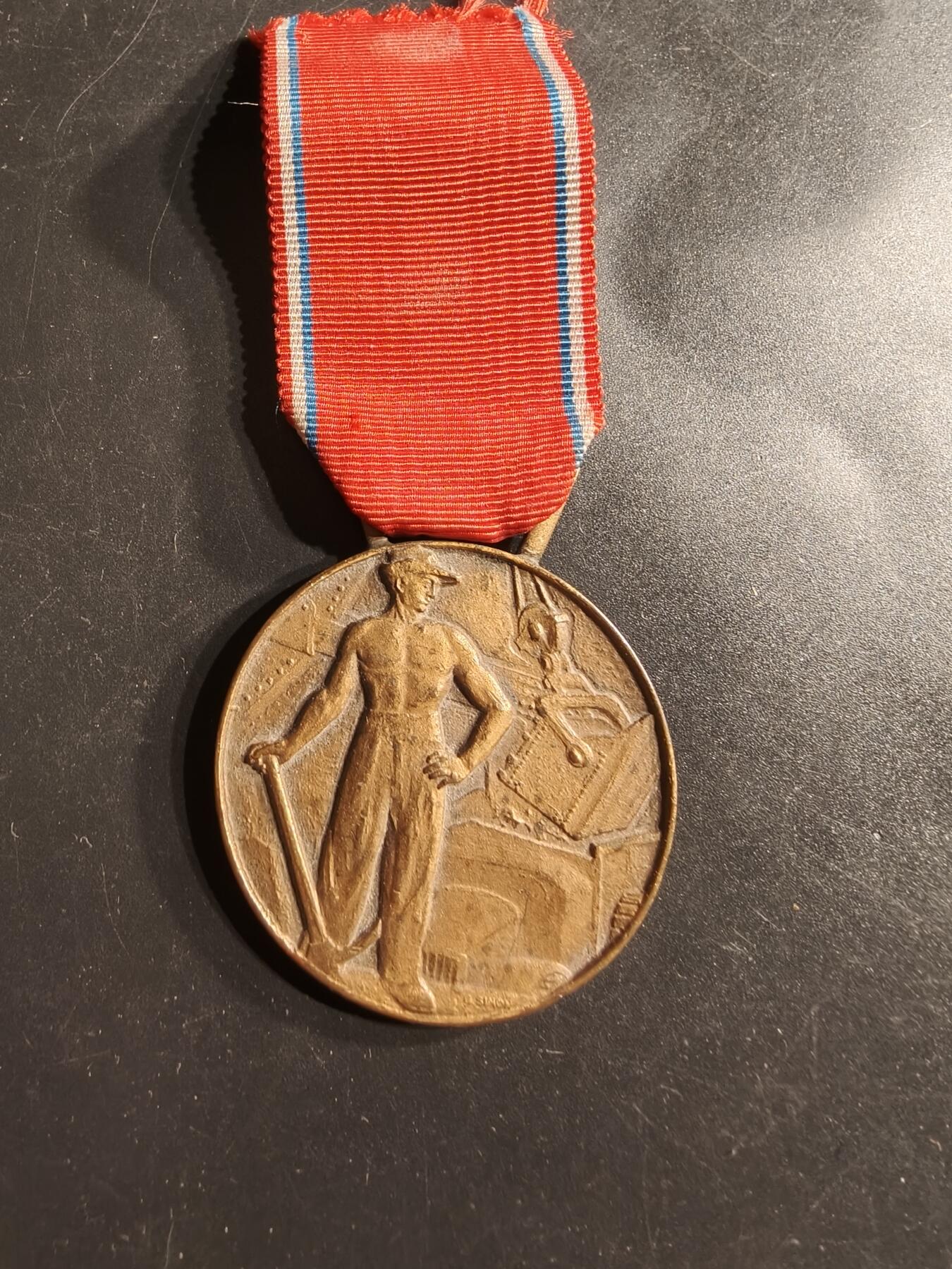 老王徽章第160期 法国铜级海外雇员长期服务奖章 