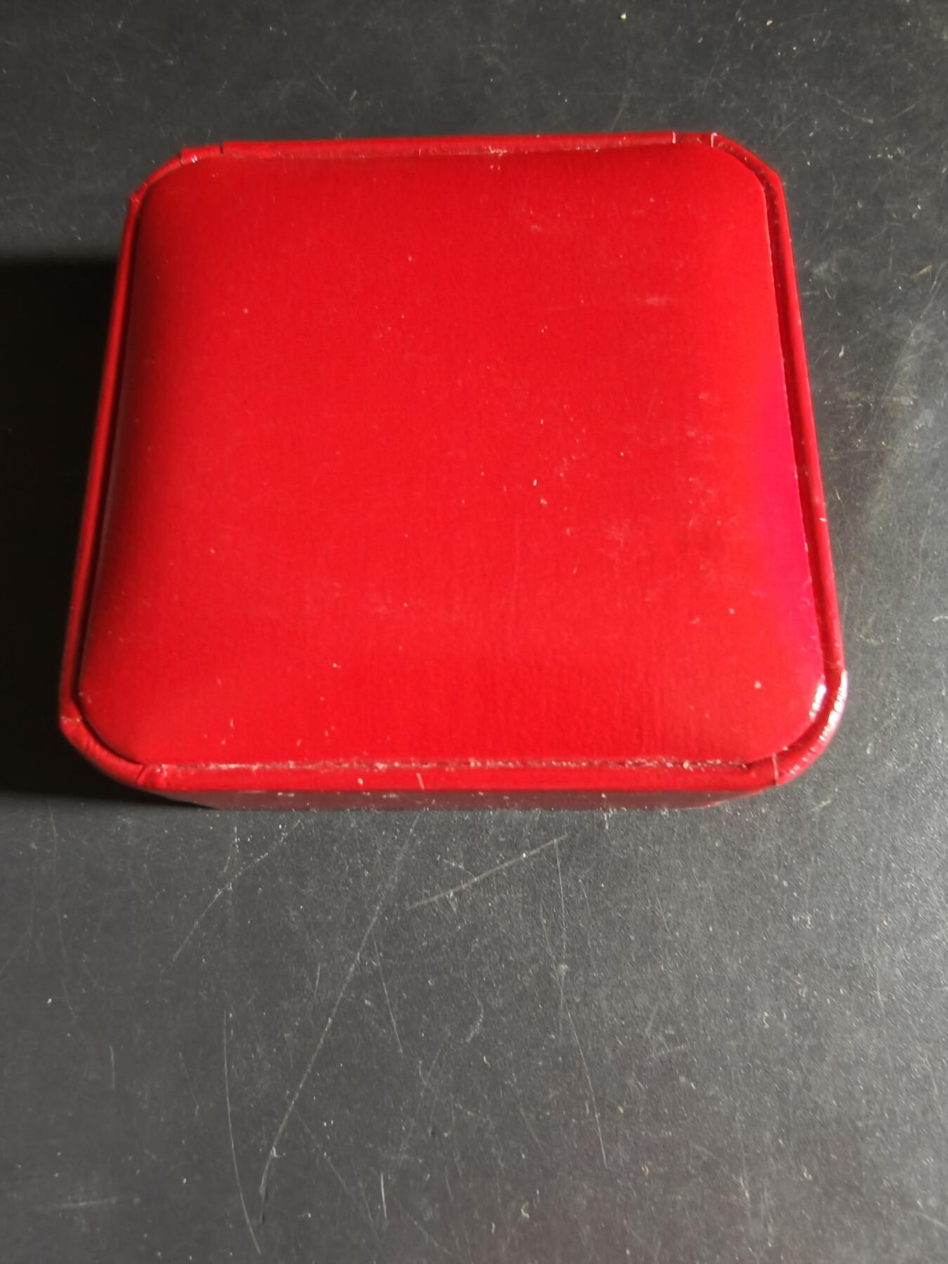 老王徽章第160期  法国中央氢气照明公司银质代章     带盒子    950银     直径37mm.   重量21.6g