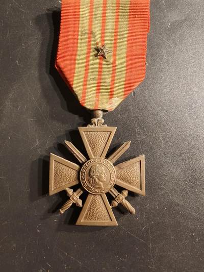 老王徽章第160期 -  法国1939版战争十字奖章    一颗铜星勋饰