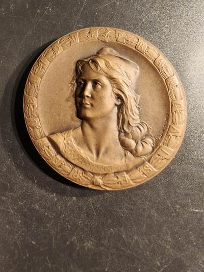 老王徽章第160期 -  法国玛丽安娜大铜章      大师亨利杜布瓦作品     直径44mm.    重量39.2g