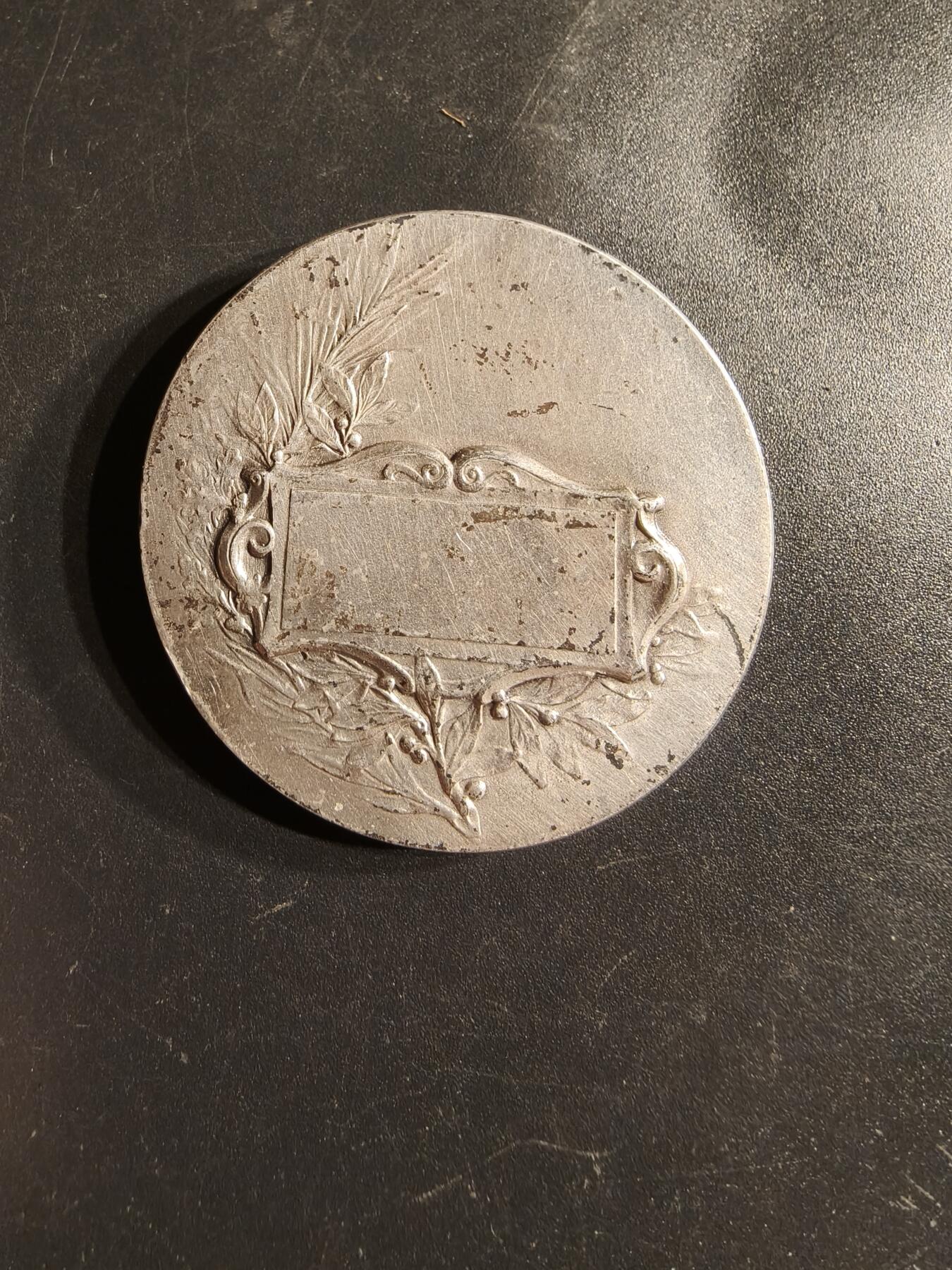 老王徽章第160期  法国玛丽安娜银章    Rasumny版本     950银     直径40mm.    重量28.7g.    带盒子