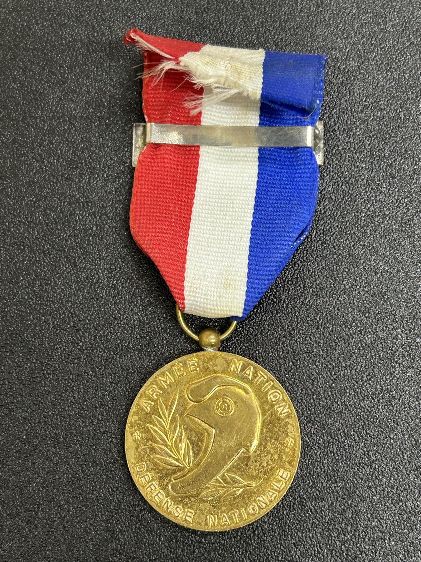 西秦中古拍卖第六十三期 法国金级国防服役奖章 通信兵勋条