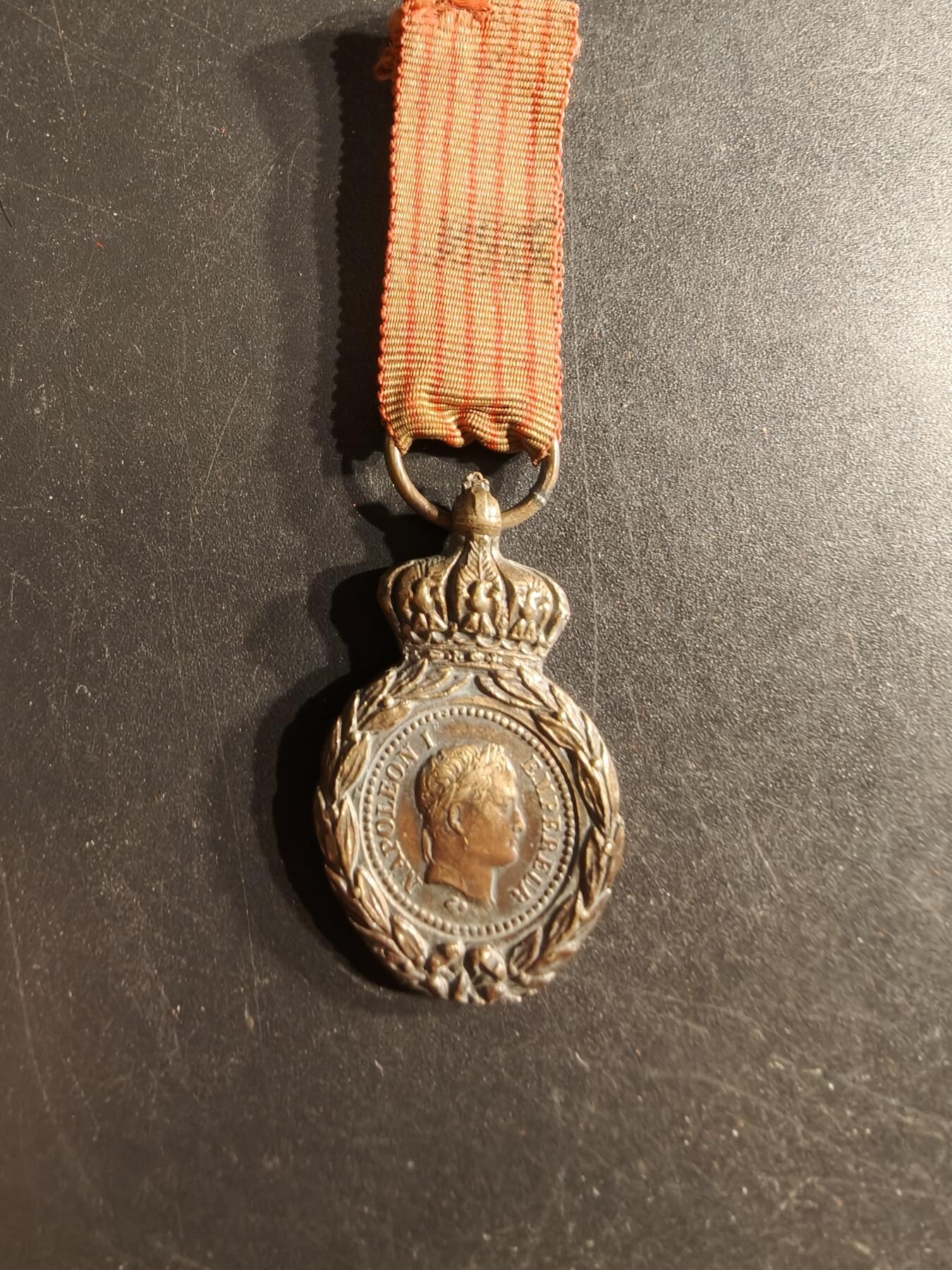 老王徽章第160期 法国圣赫勒拿纪念章    少见半尺寸版     非迷你章     最后一张图为和全尺寸对比