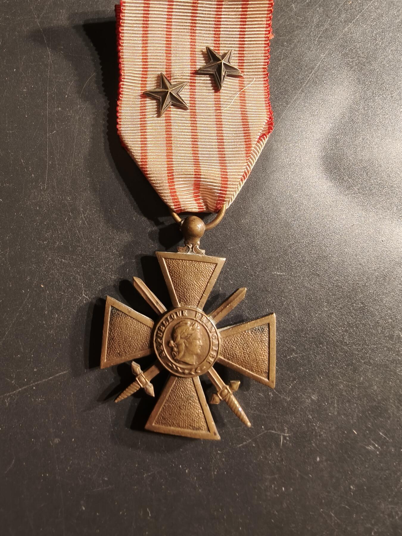 老王徽章第160期 法国1918战争十字奖章    双铜星勋饰 