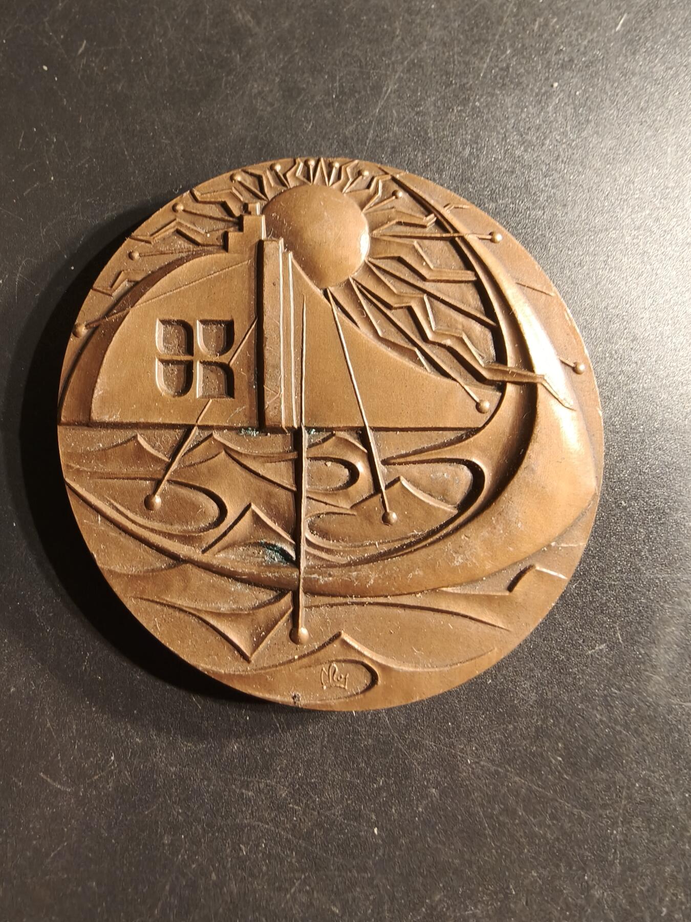 老王徽章第160期 法国朗格多克市大铜章     直径57mm.    重量121.11g