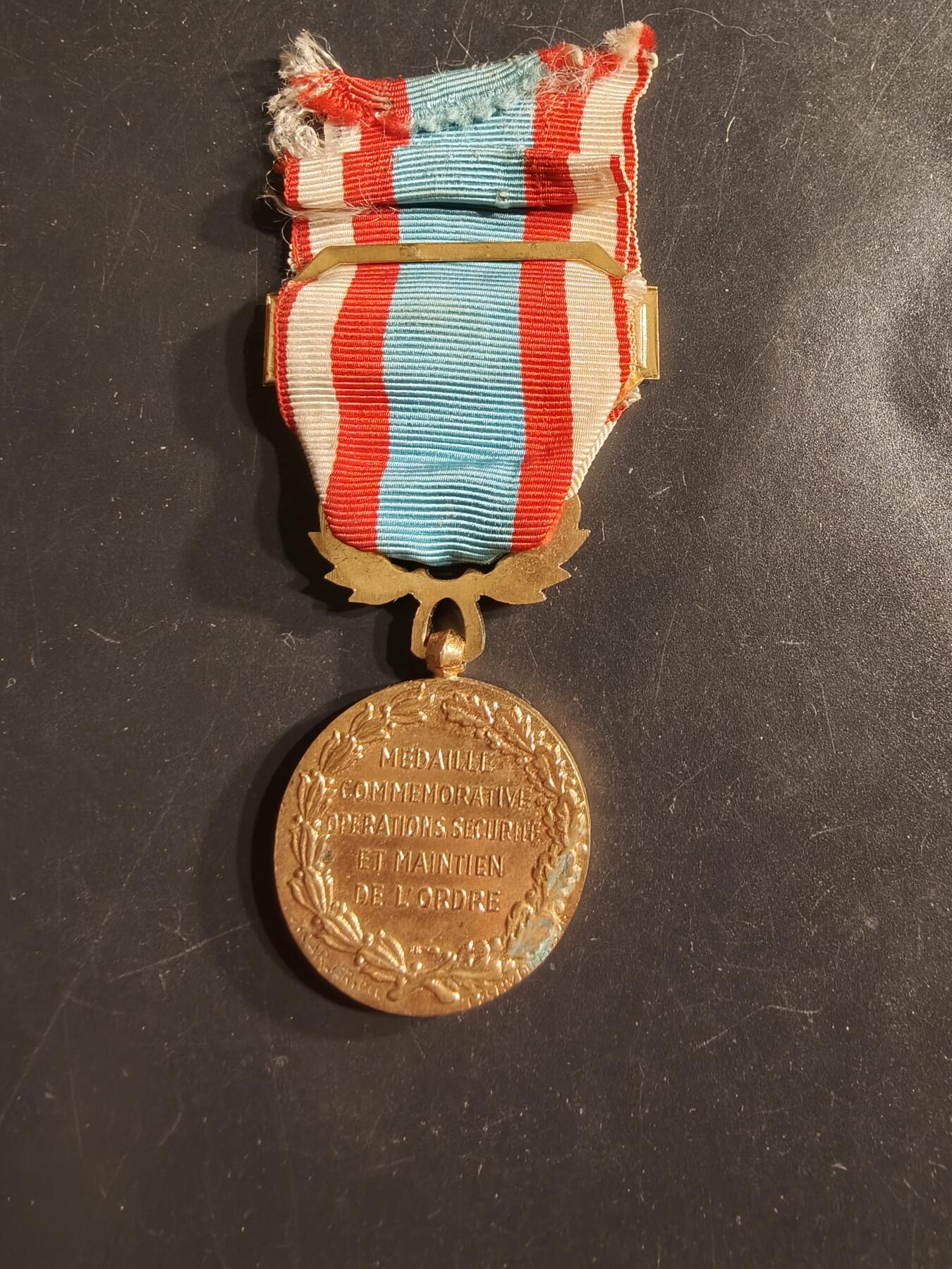 老王徽章第160期 法国北非安全行动奖章     阿尔及利亚勋条