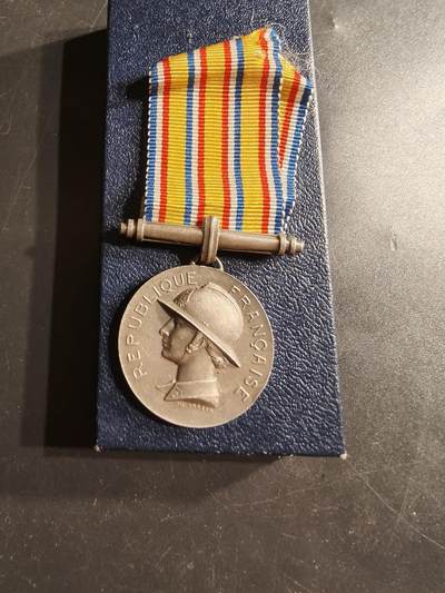 老王徽章第160期 -  法国银级消防员服务奖章 带纸盒 950银 15g