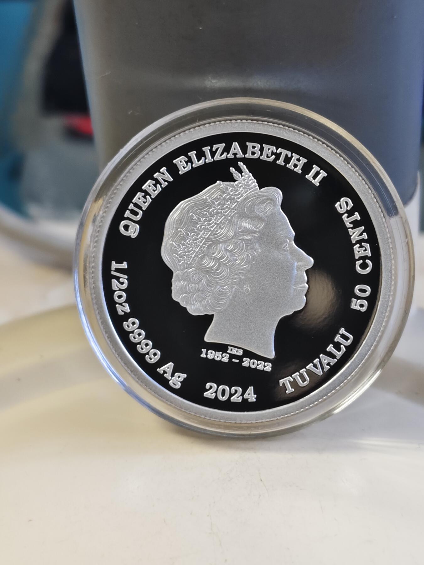 第180期拍卖【长期征集拍品】【北京币展专场】 图瓦卢2024年中国生肖龙宝宝半盎司彩色纪念银币，9999银，15.5克，发行7150枚