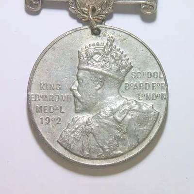 【旋风钱币】11月8日19:00准时开拍 精美欧洲币章、银币银章、第三帝国钱币等 全场包邮！ - 英国1904年 爱德华七世高浮雕精制大合金章 带铭牌 40MM