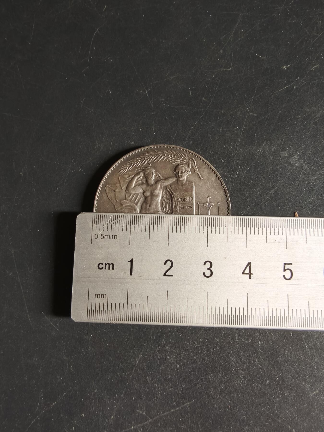 老王徽章第160期  法国化学工业联合会大银章     950银    带盒子     直径36mm.   重量21.6g