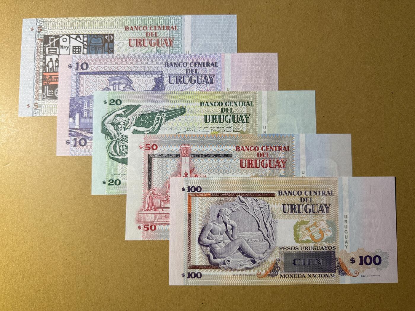 《艾美收藏》第218期-11.2周日外币荟萃 乌拉圭5、10、20、50、100比索5张 UNC 2000年版本