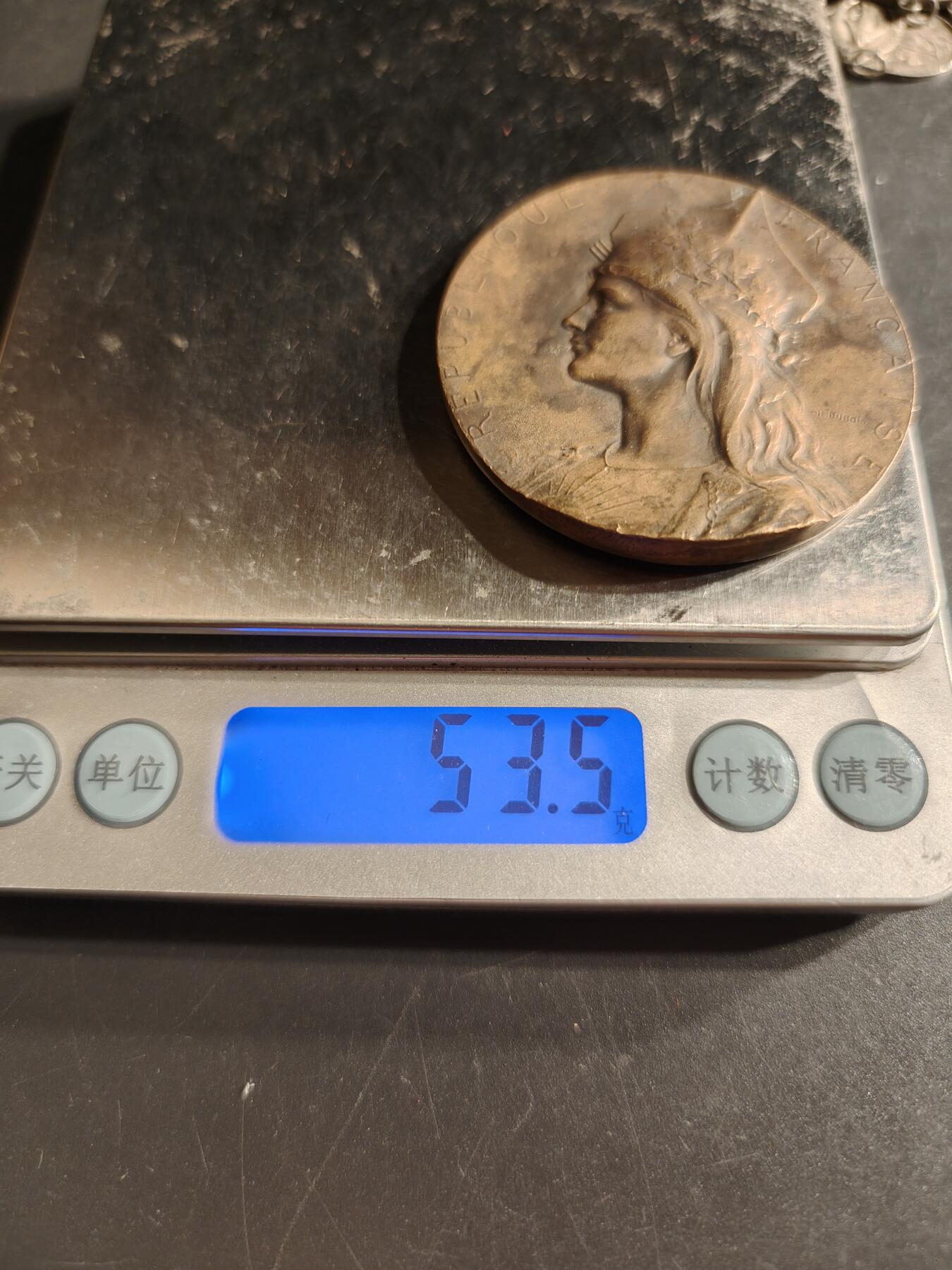 老王徽章第160期  法国第33步兵团射击竞赛大铜章     大师亨利杜布瓦作品     直径50mm.    重量53.5g