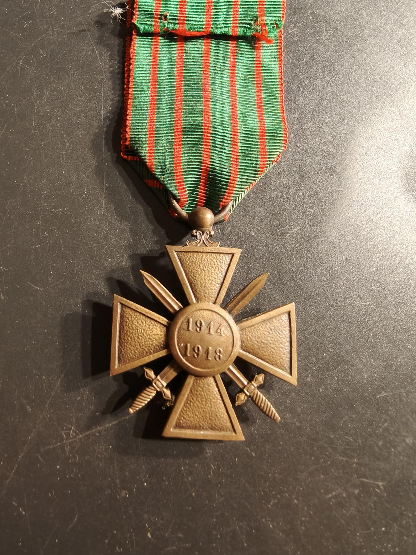 老王徽章第160期 法国1918版战争十字奖章    一颗铜星勋饰 