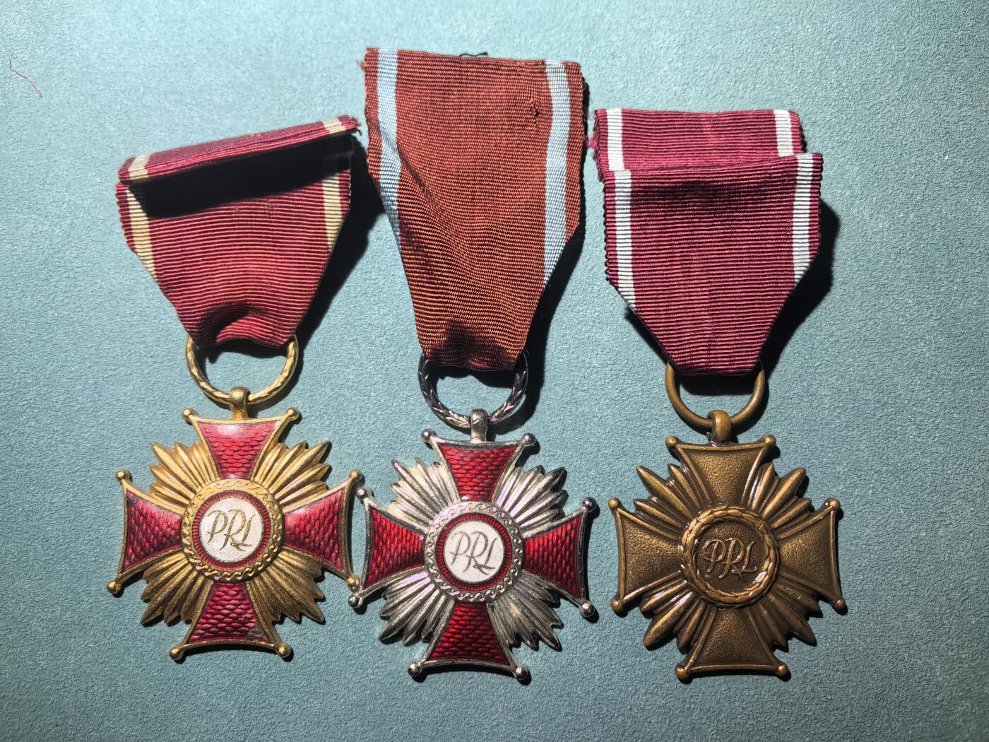 盛世勋华——号角文化勋章邮票专场拍卖第286期 波兰（社会主义）功勋十字勋章 金银铜级一整套