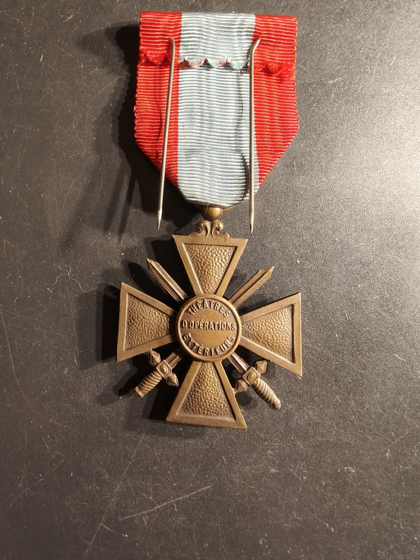 老王徽章第160期 法国海外行动版战争十字奖章 