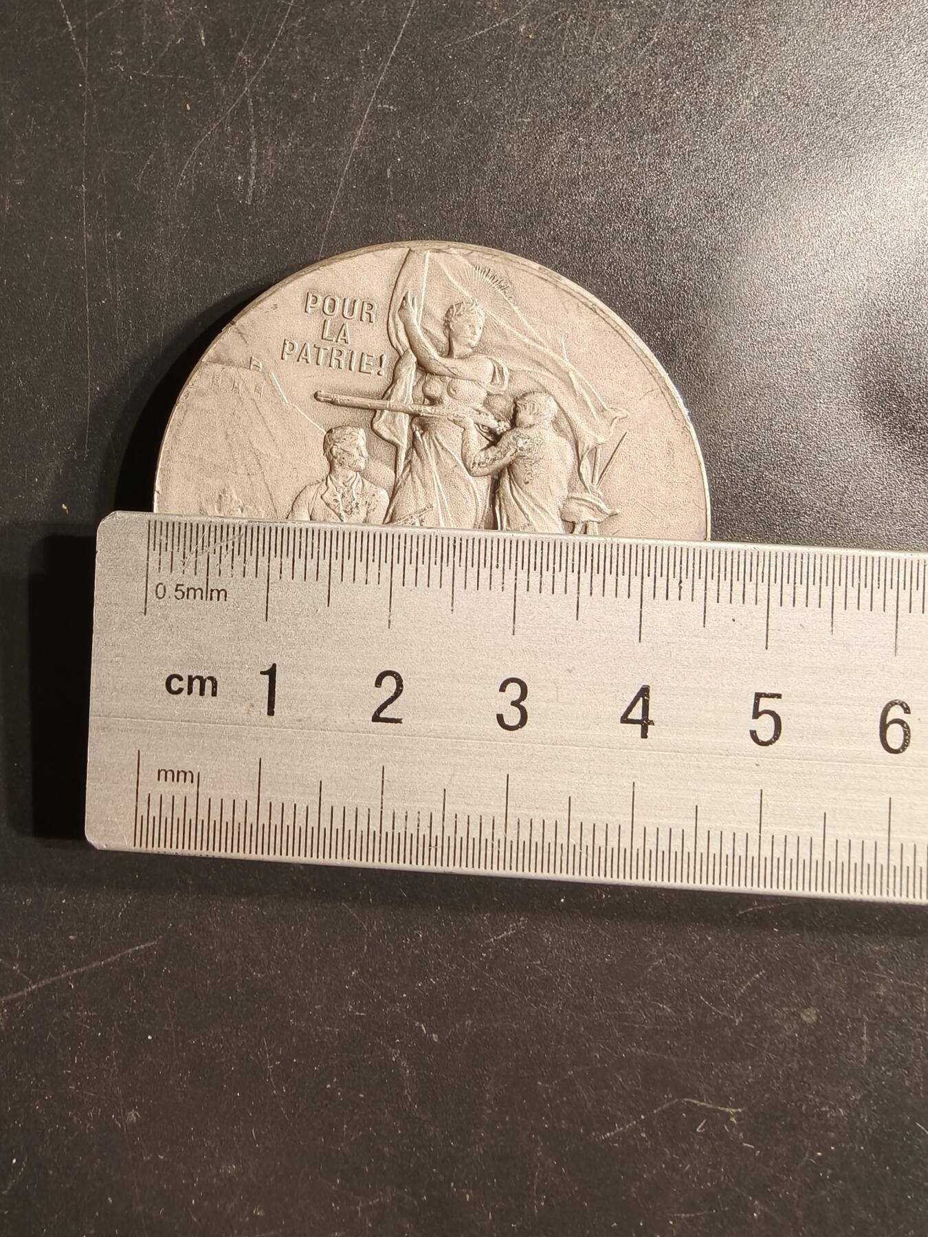 老王徽章第160期  法国东方射击协会镀银大铜章     直径46mm.    重量46.4g