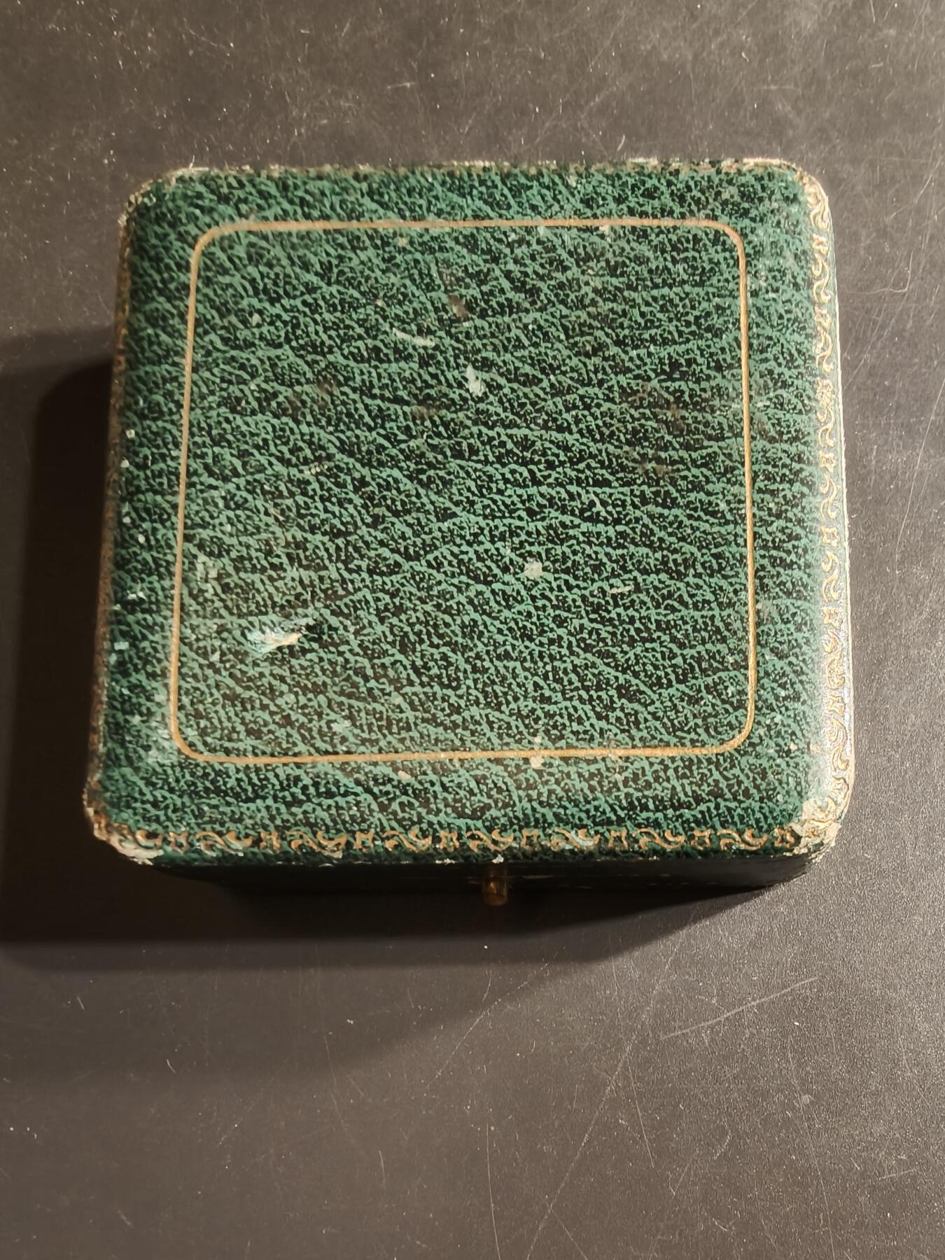 老王徽章第160期  法国内务部镀银大铜章     原盒      戎装玛丽安娜     罗蒂版     直径50mm.    重量62.6g