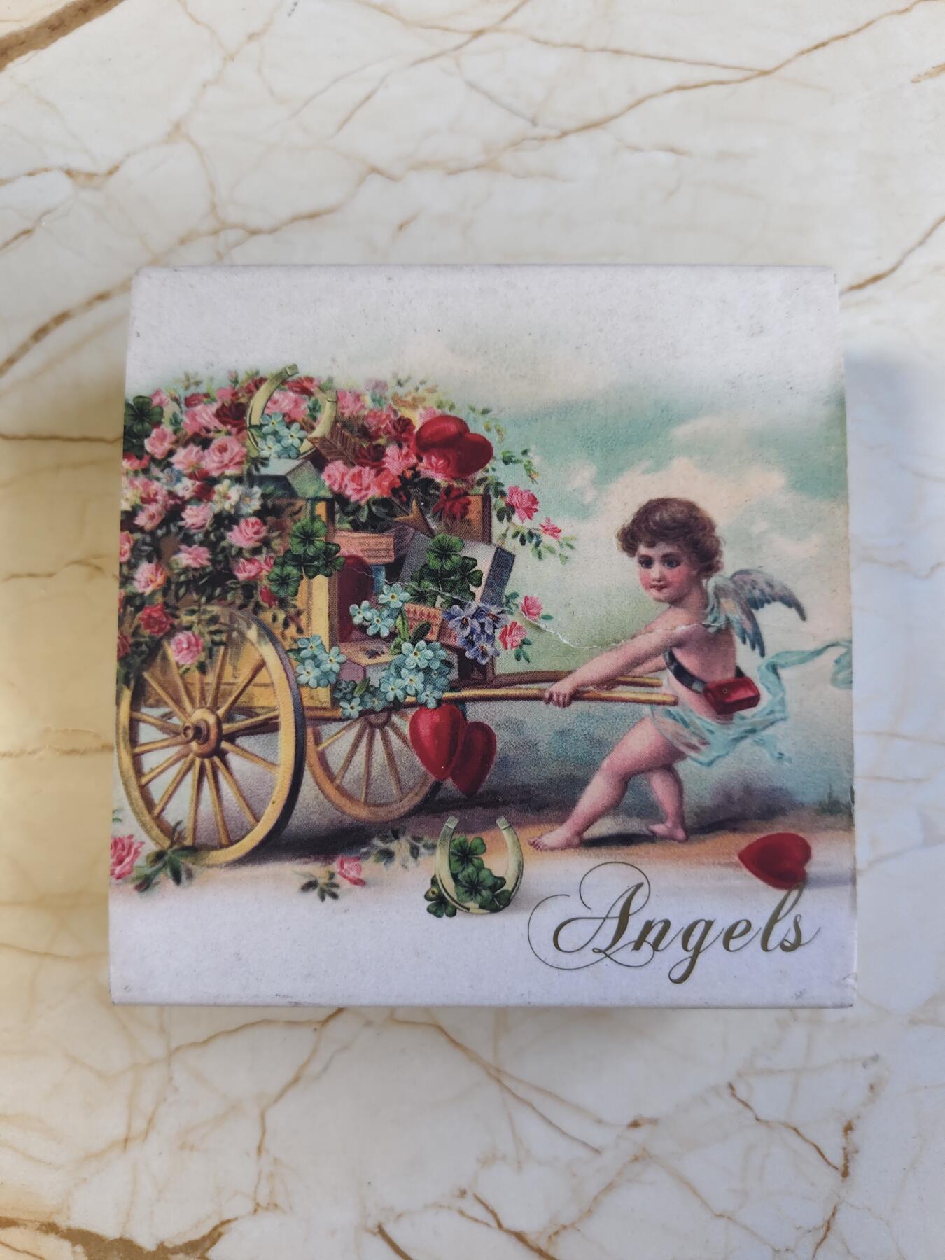 第180期拍卖【长期征集拍品】【北京币展专场】 喀麦隆2020年爱之天使彩印椭圆形精制纪念银币，999银，10克，发行999枚