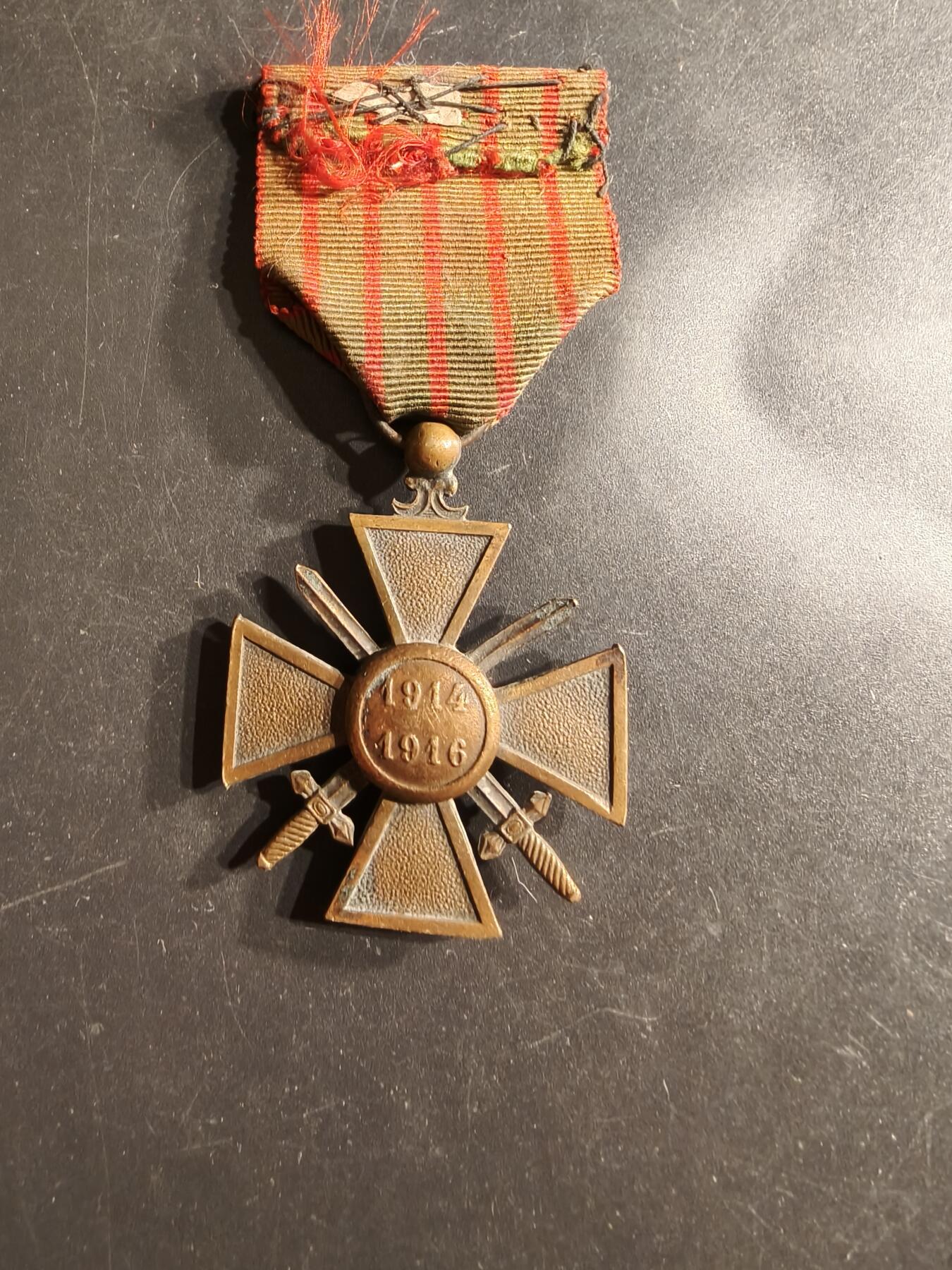 老王徽章第160期  法国1916版战争十字奖章