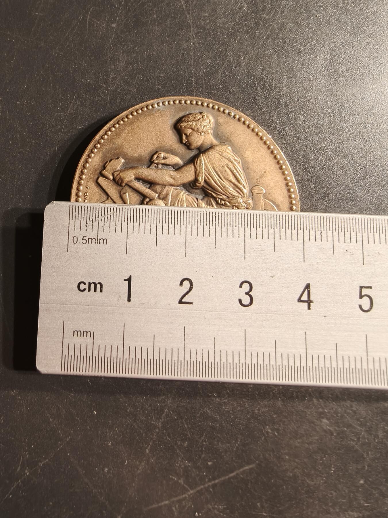 老王徽章第160期 法国锁匠工会大铜章      直径41mm.    重量34.4g