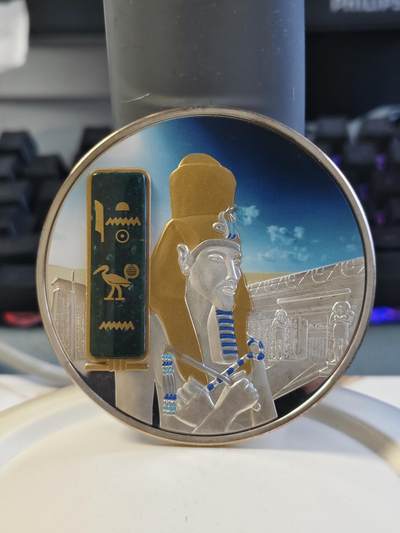 第180期拍卖【长期征集拍品】【北京币展专场】 - 斐济2013年宝藏系列阿肯纳顿法老镶鸡血石彩色2盎司银币，999银，发行量999枚,，