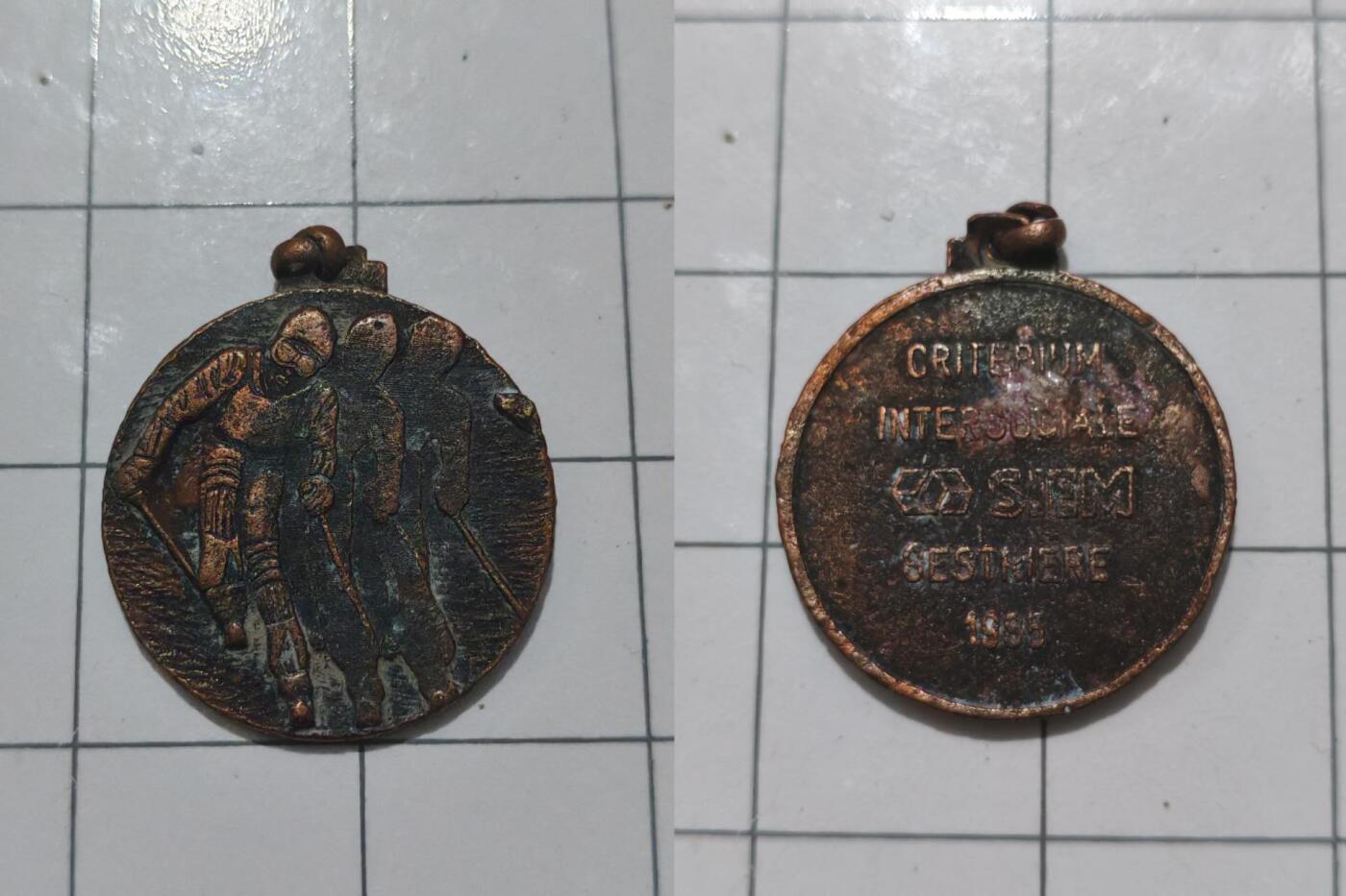 乱七八糟处理 1985年意大利塞斯特雷滑雪赛事纪念章