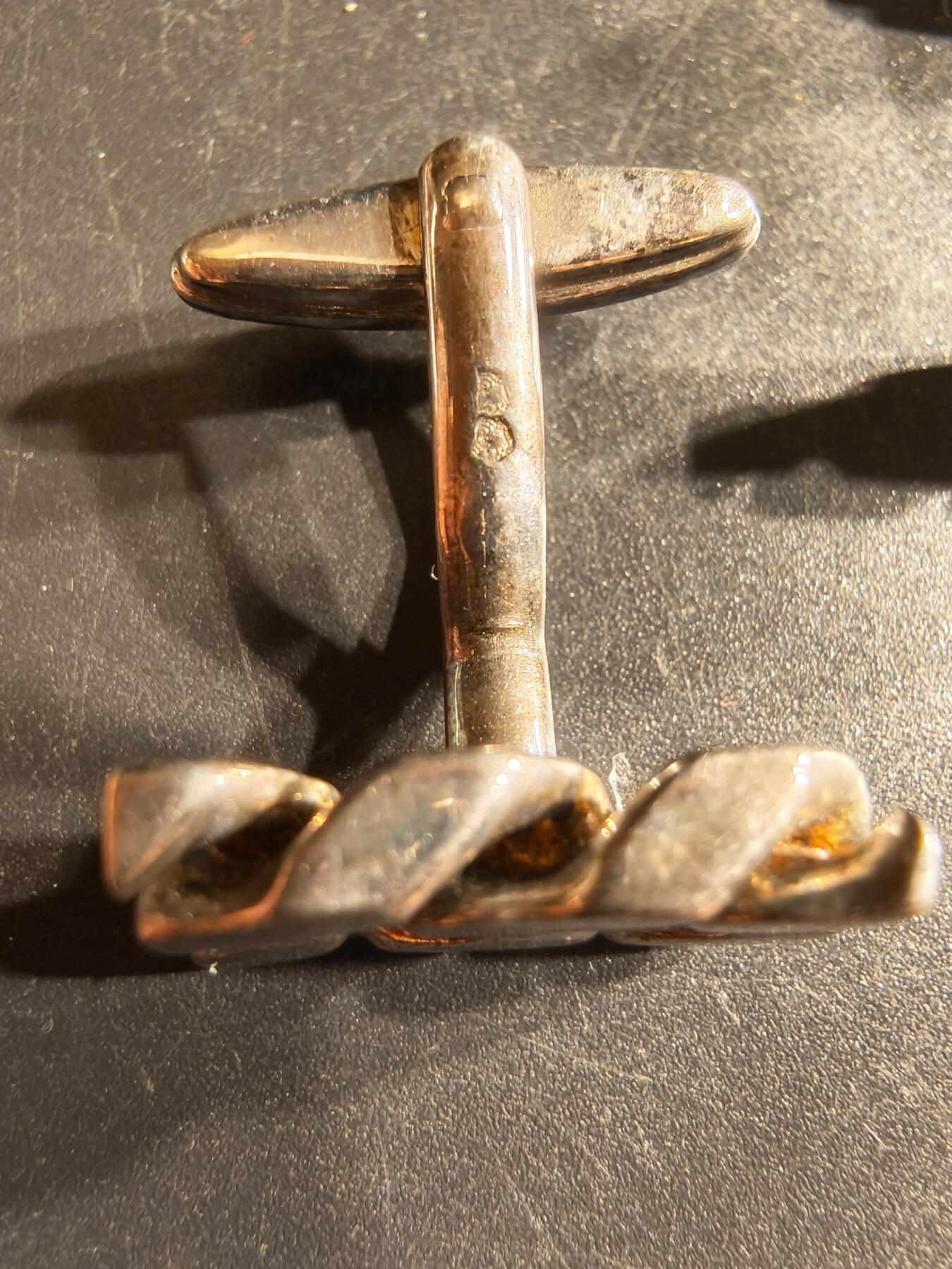 老王徽章第160期 法国银质袖扣一组     螃蟹银标    14.7g