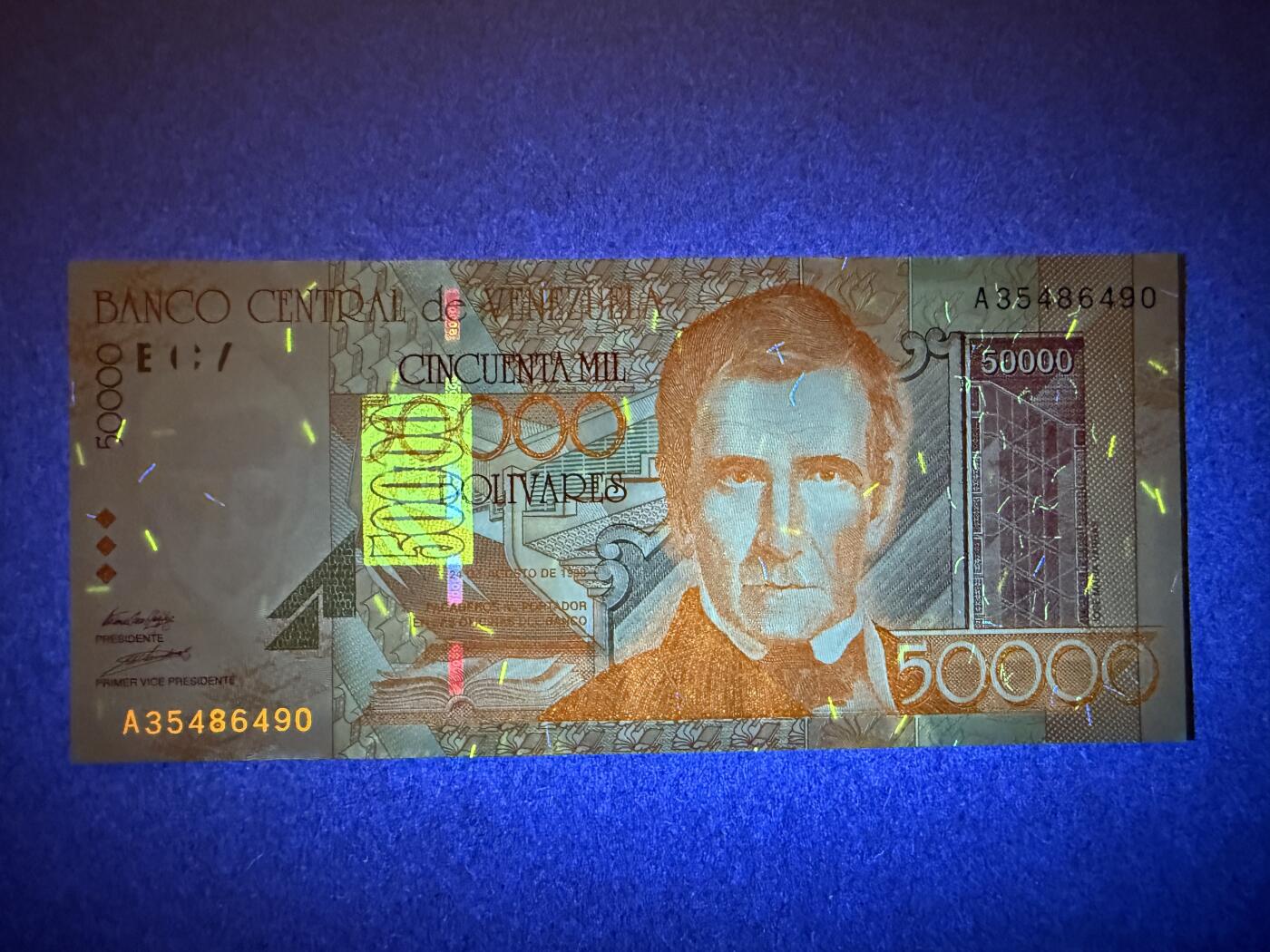 《艾美收藏》第218期-11.2周日外币荟萃 委内瑞拉50000玻利瓦尔 UNC 1998年A冠 边缘轻微荧光