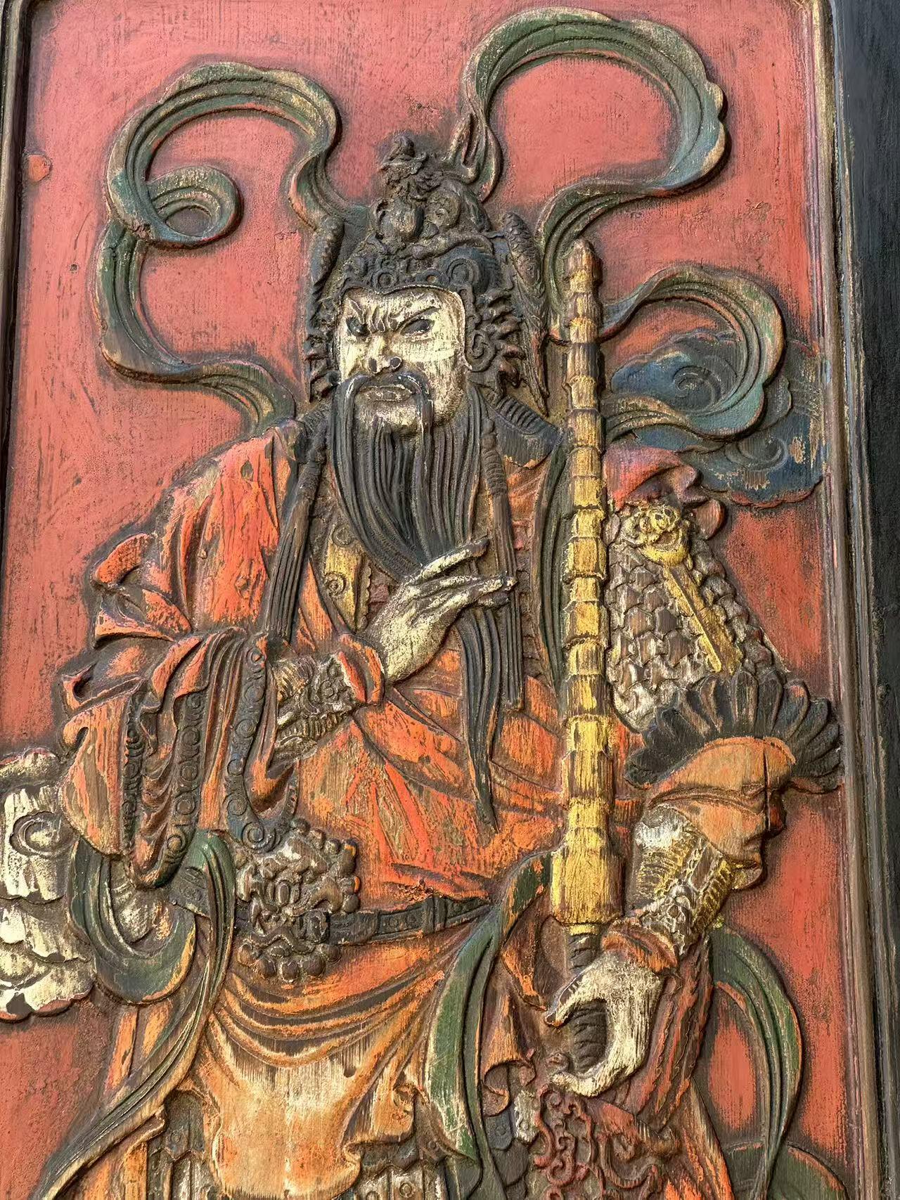 门神一对：大漆彩绘，高浮雕高224cm