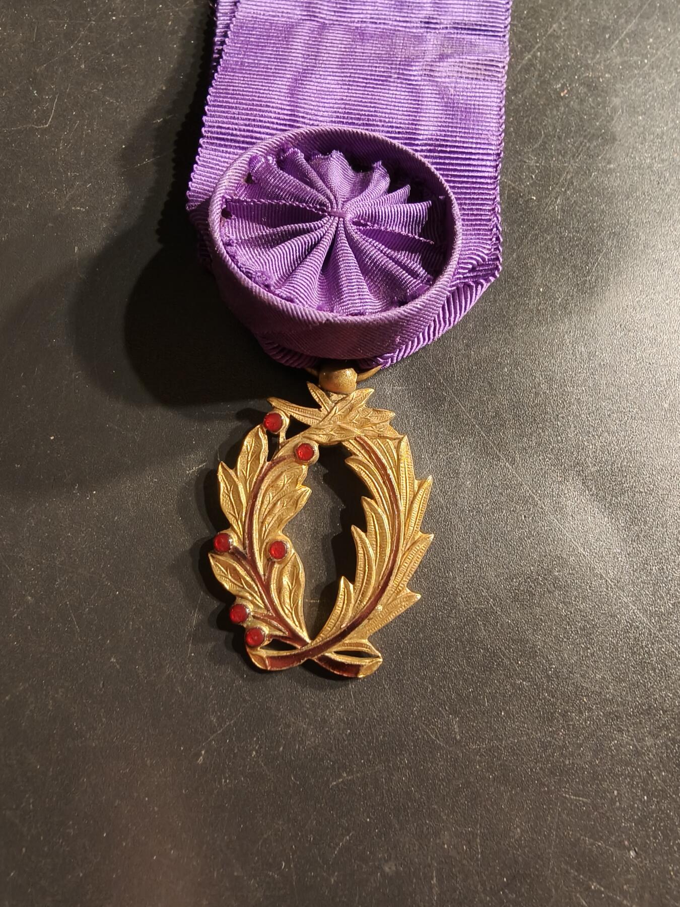 老王徽章第160期 法国军官级棕榈叶勋章    带盒子