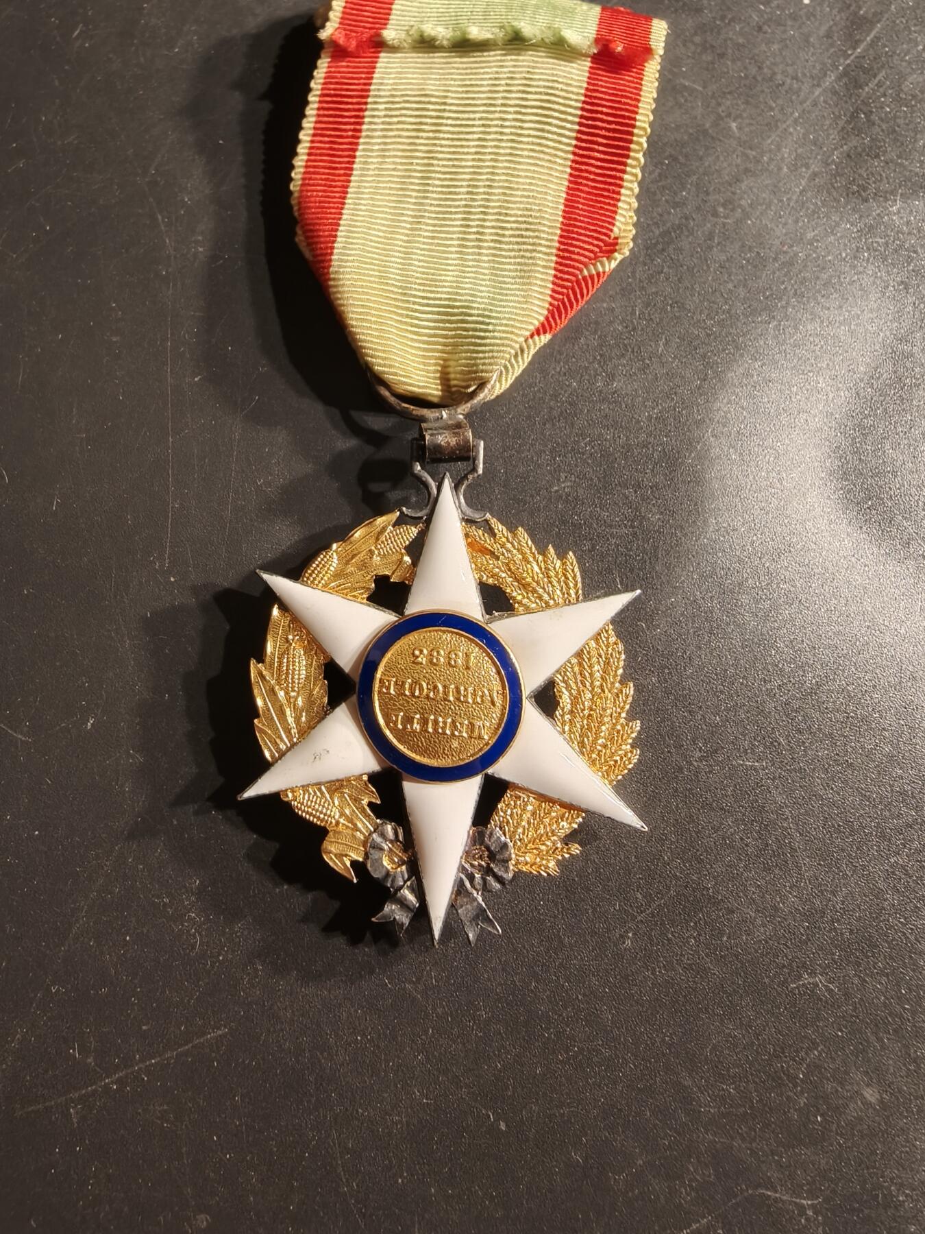 老王徽章第160期 法国骑士级农业功绩勋章    带盒子   珐琅完整