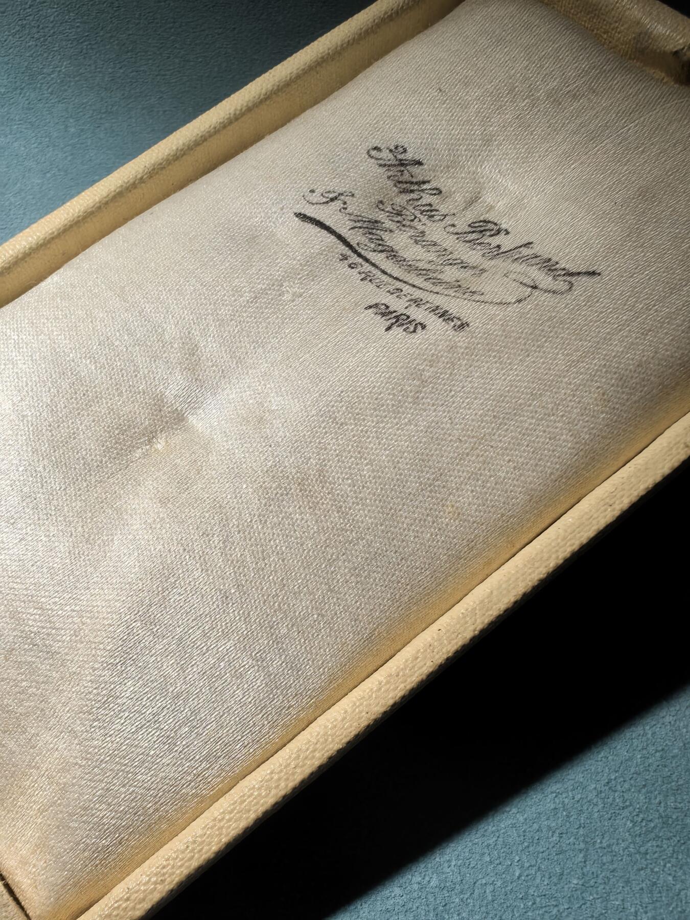 盛世勋华——号角文化勋章邮票专场拍卖第286期 南斯拉夫王国四级白鹰勋章  原盒 相当少见 盒子带法国阿图尔·贝特朗厂标