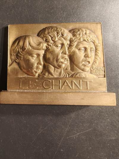 老王徽章第160期 -  德国“合唱”主题方形大铜章      高浮雕     尺寸：75×60mm.    重量176.9g.    德国雕塑家路德维希·施瓦布作品