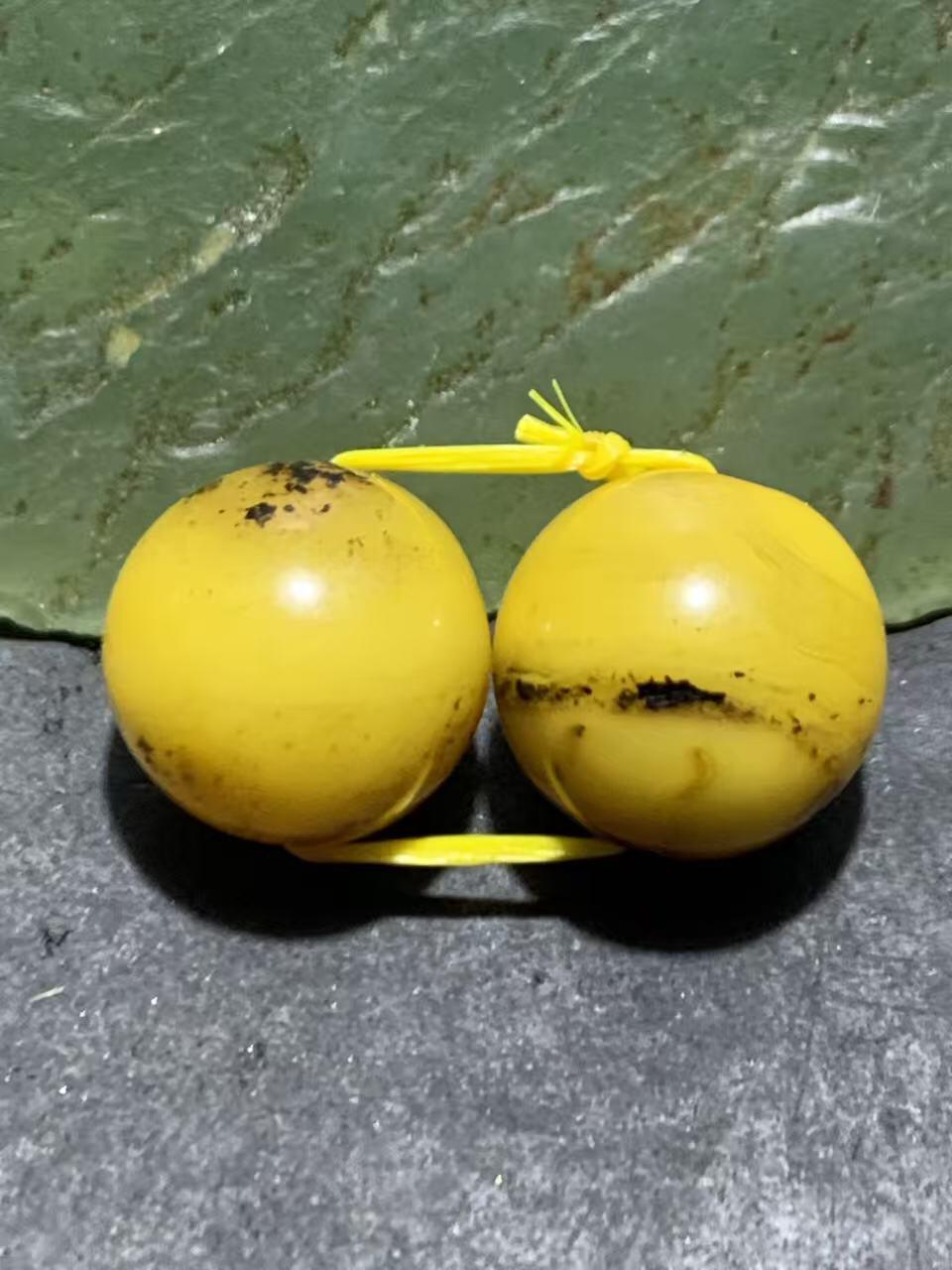 天然俄料蜜蜡通货圆珠一对