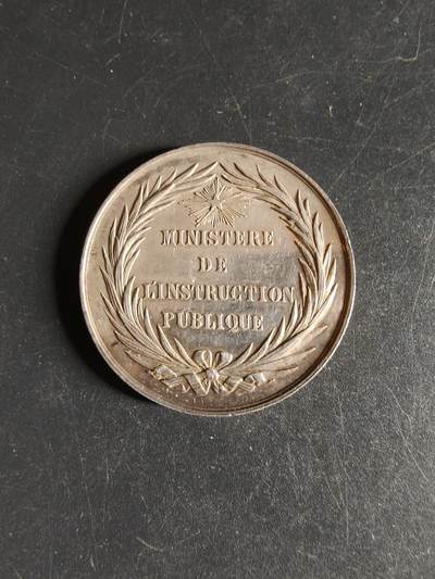 老王徽章第160期 -  法国公共教育委员会银质代章 直径35mm. 重量20g. 950银