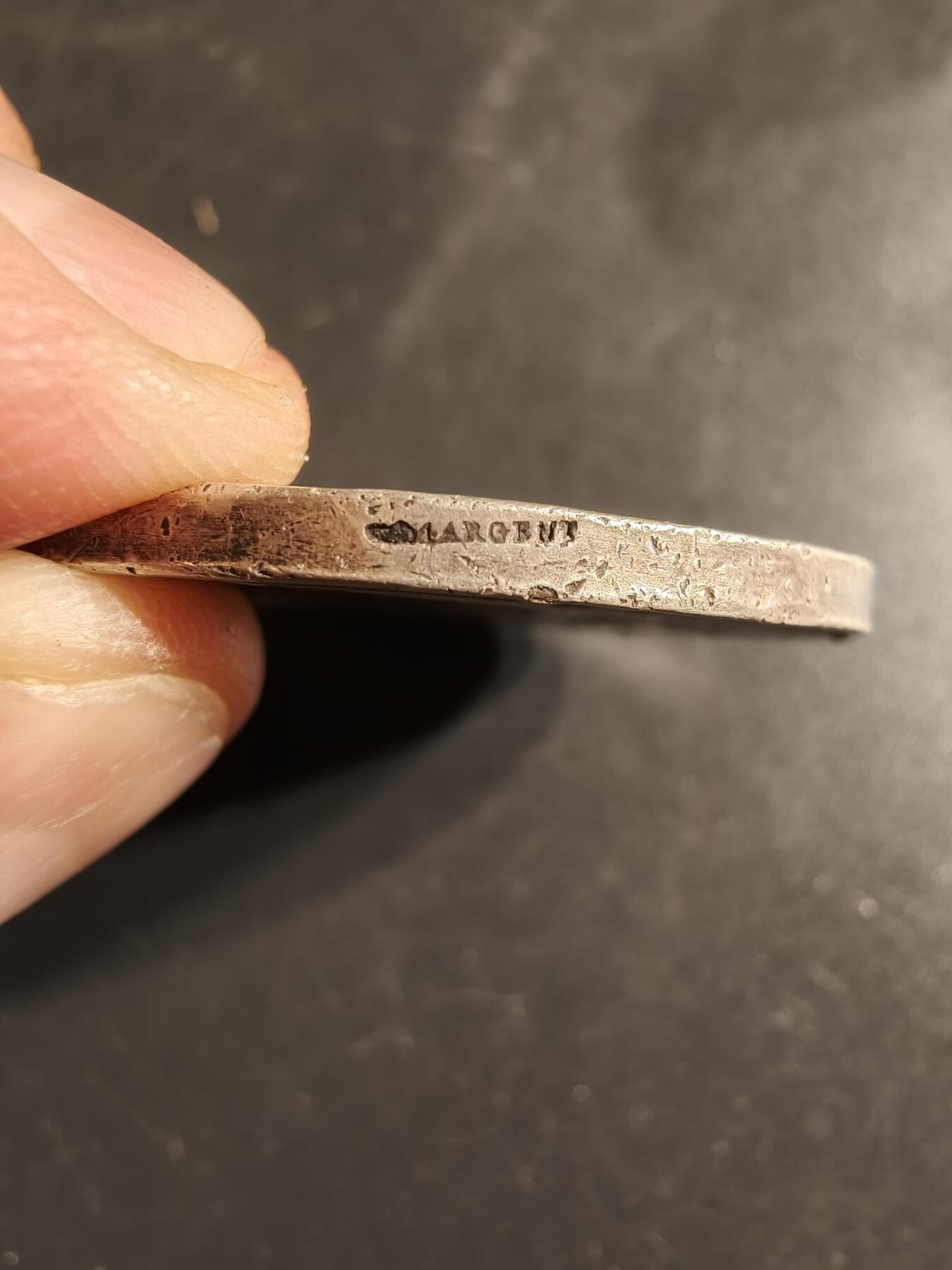 老王徽章第160期  法国圣昆汀设计协会大银章     带盒子   950银    直径41mm.   重量37.9g