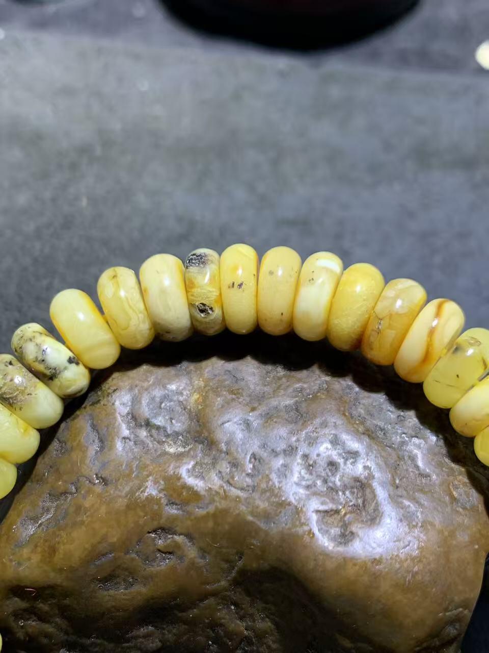 天然乌料蜜蜡隔片手串1条！！