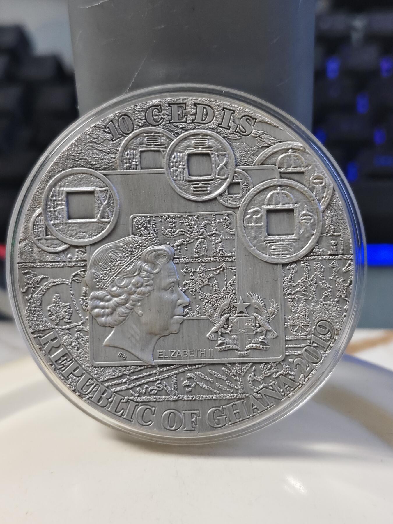 第180期拍卖【长期征集拍品】【北京币展专场】 加纳2019年世界名将系列1关羽高浮雕2盎司镀金银币，999银，发行量500枚