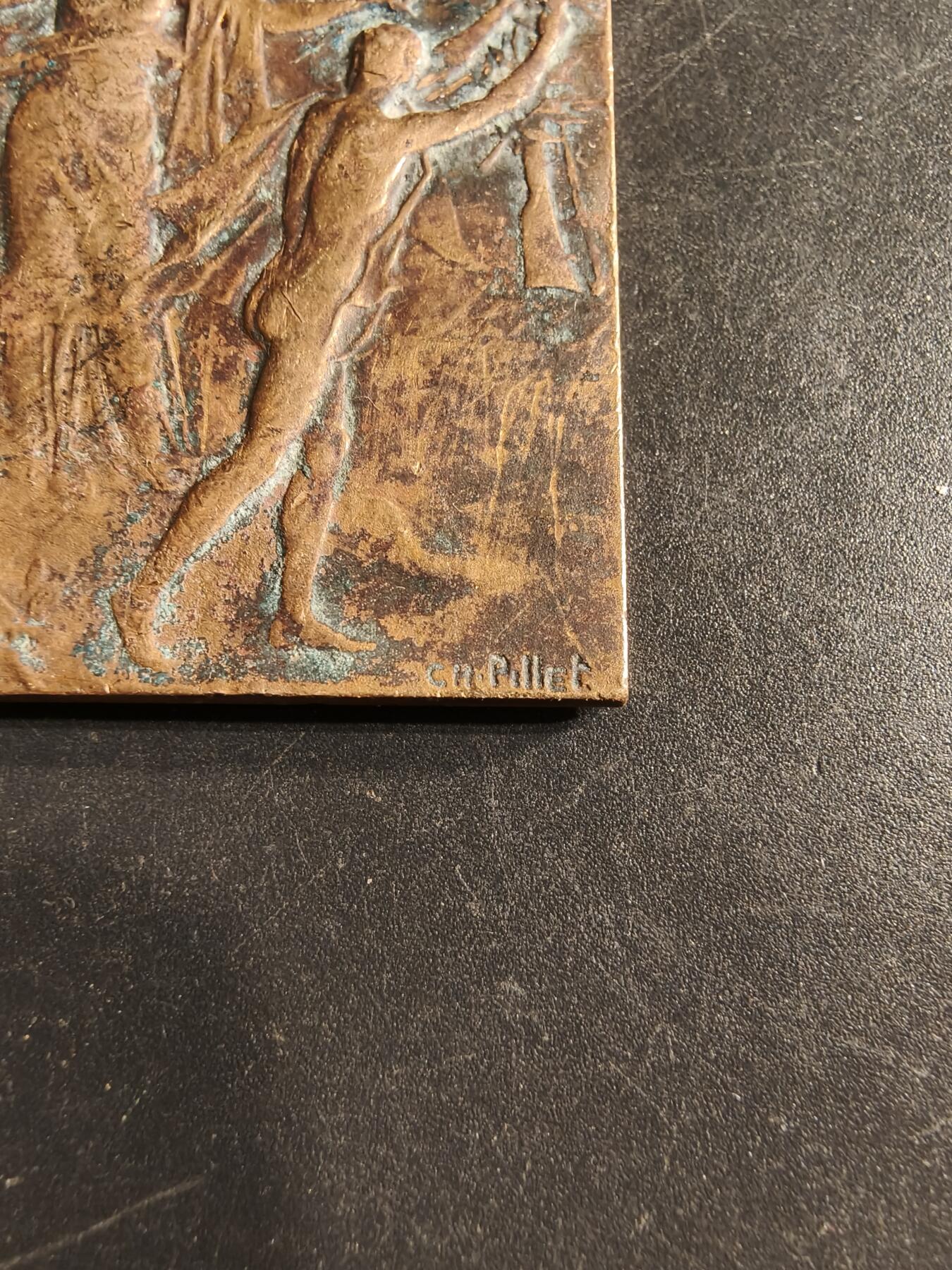 老王徽章第160期  法国射击联盟方形大铜章     尺寸49×34mm.    重量37.8g