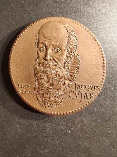 老王徽章第160期 - 法国存托银行大铜章     正面为达芬奇     直径56mm.    重量133.3g