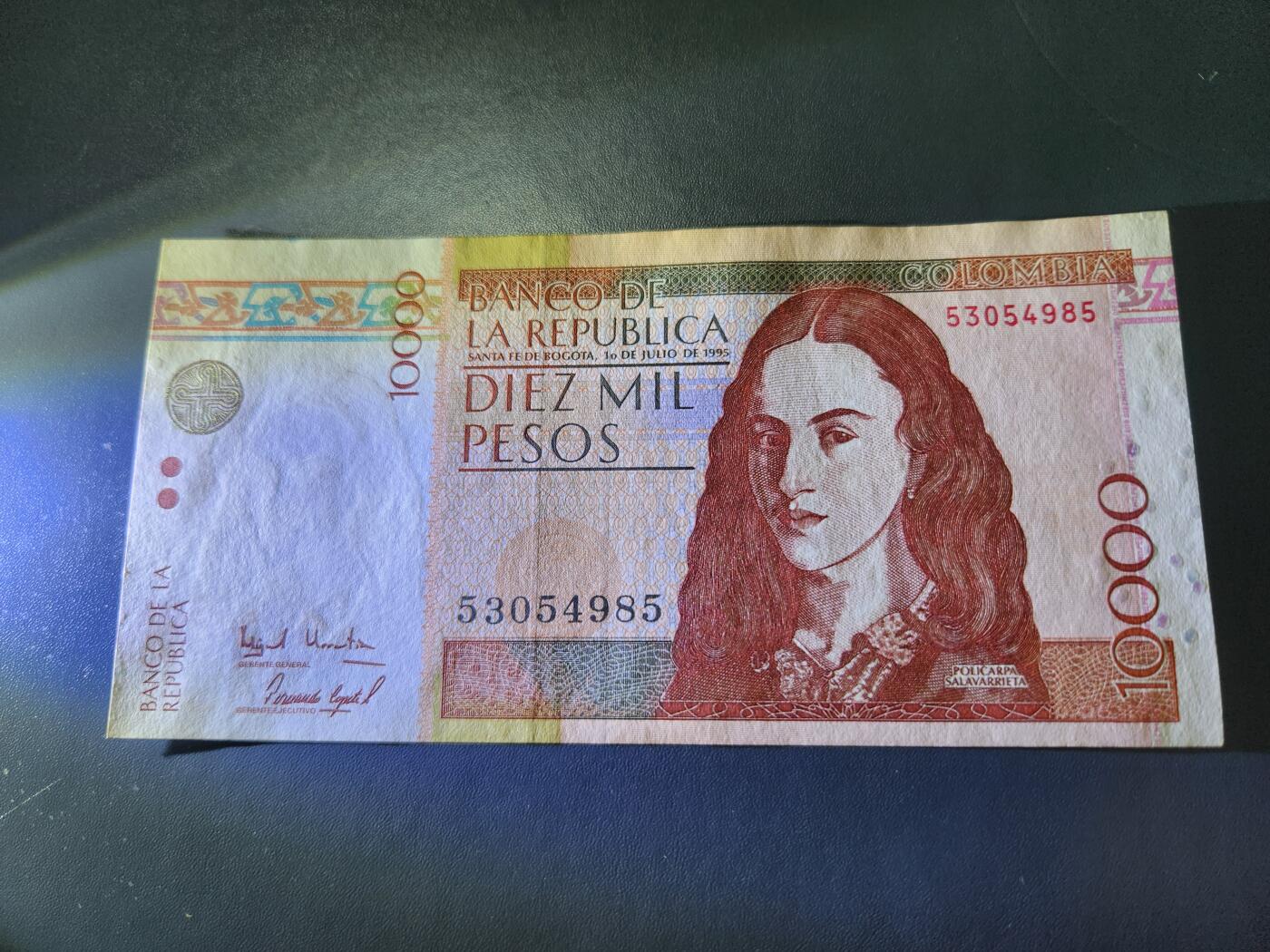 11月1号晚上8点 外国纸币自动截拍第50场 哥伦比亚1995年10000比索初版纸币 近新