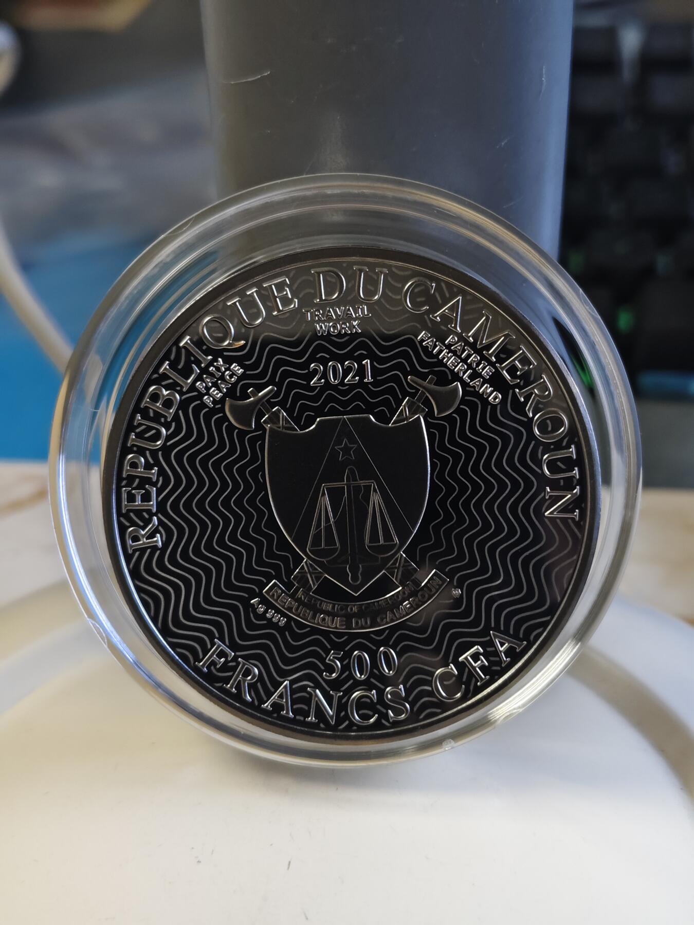 第180期拍卖【长期征集拍品】【北京币展专场】 喀麦隆2021年太阳系系列天王星钌化镀金彩印银币，有氧化，17.5克，999银，发行555枚