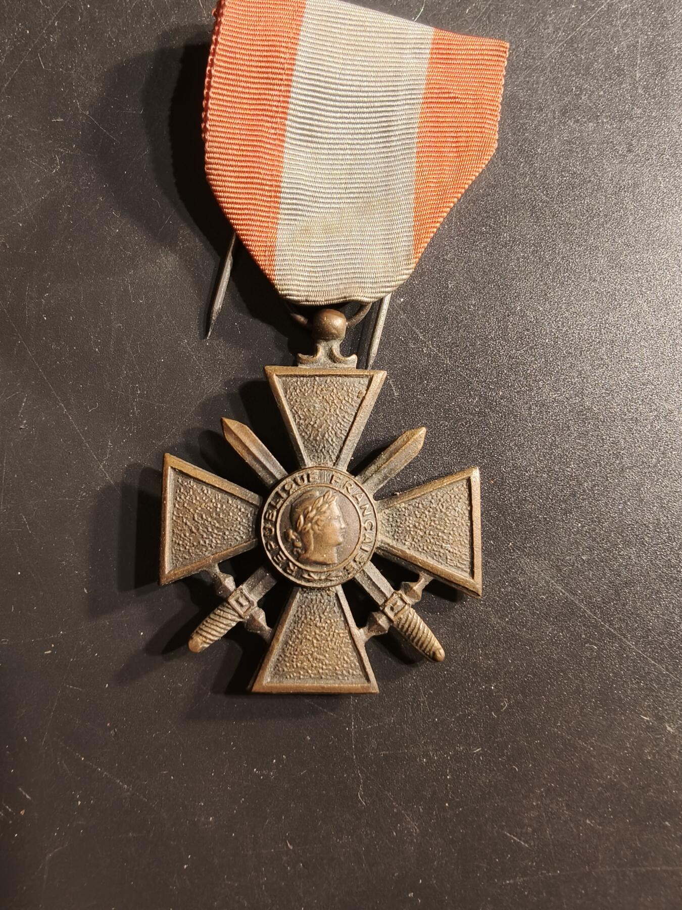 老王徽章第160期 法国海外行动版战争十字奖章 