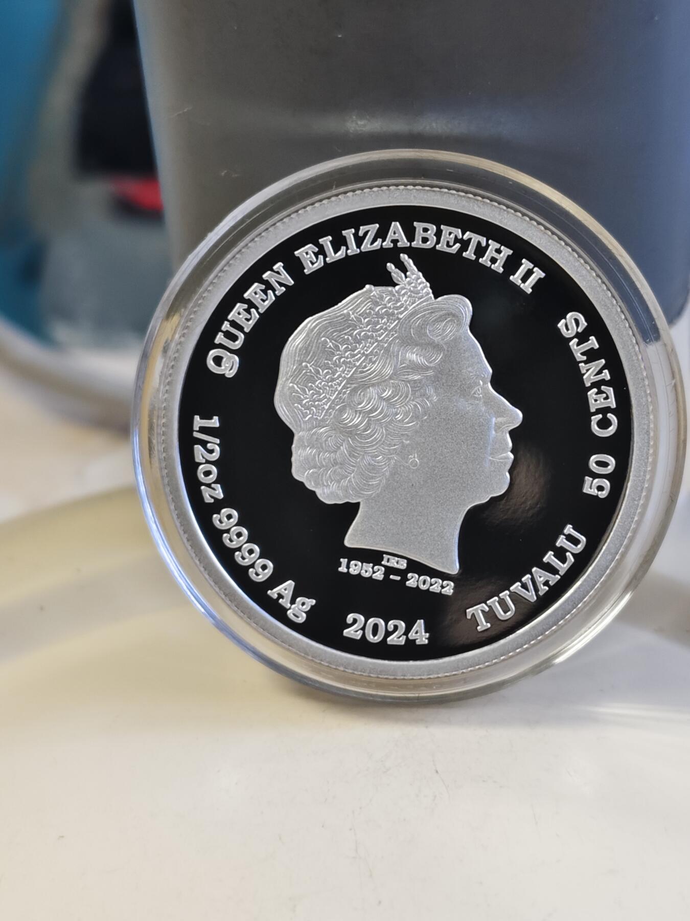 第180期拍卖【长期征集拍品】【北京币展专场】 图瓦卢2024年中国生肖龙宝宝半盎司彩色纪念银币，9999银，15.5克，发行7150枚