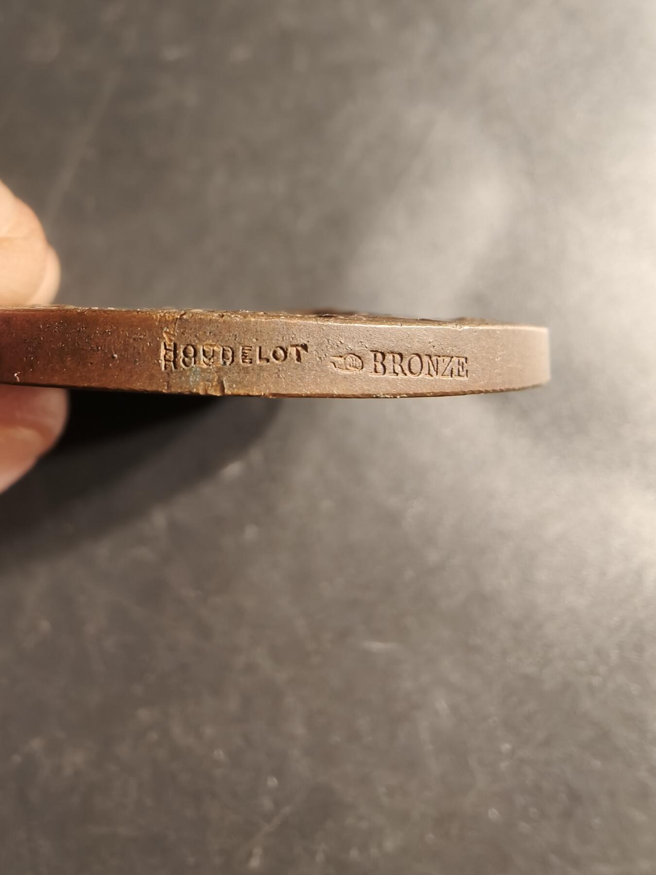 老王徽章第160期  法国1896南锡射击竞赛大铜章     直径45mm.    重量47.4g