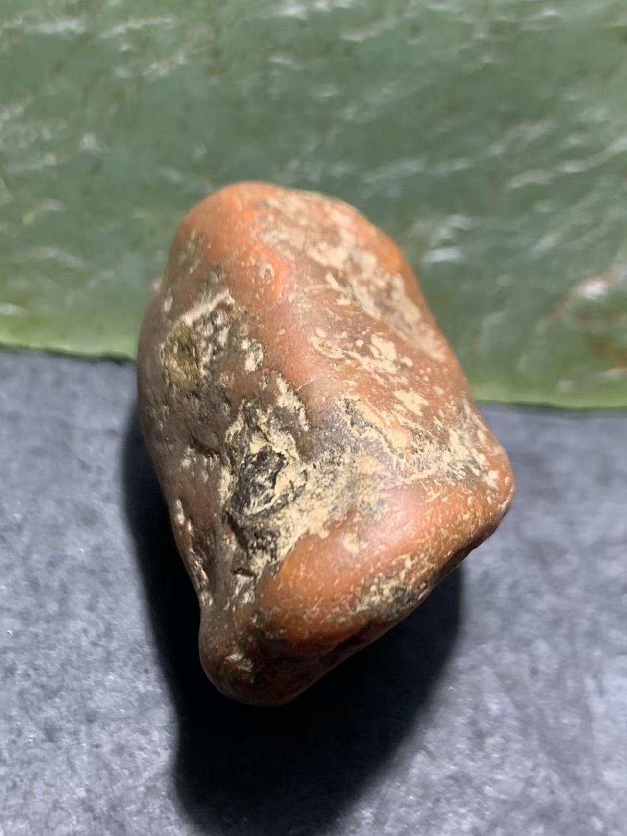 精美红皮南红玛瑙原石一颗，